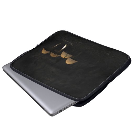Gothic mushroom laptop case (Voorkant onderkant)