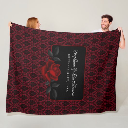 Gothic Red Damask Rose Wedding Fleece Deken (In situ)