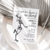 Gothic Skeleton Stervend om Halloween-verjaardag t Kaart