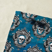 Gothic Skull Pattern op Royal Blue Strandlaken (In situ)