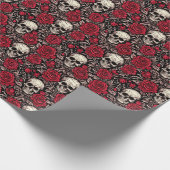 Gothic Skull & Red Roses Toile Pattern Cadeaupapier (Hoek)