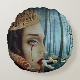 Gothic Surreal Unieke Collage Sad Queen of Hearts Rond Kussen