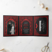 Gothic Vampire Cathedral Weddenschap Drieluik Uitnodiging (Binnen)