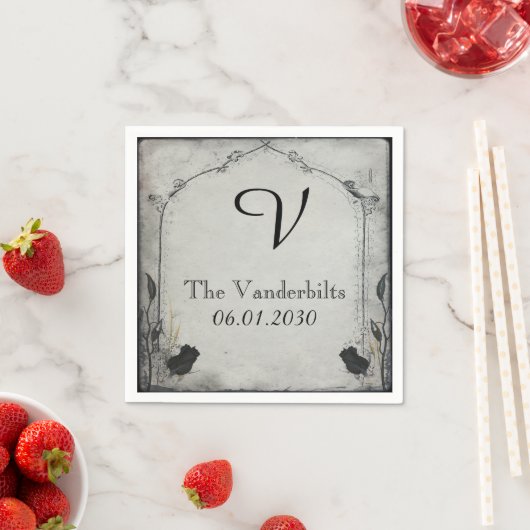 Gothic Zwart Roos Trellis Monogram Bruiloft Servet (Insitu)