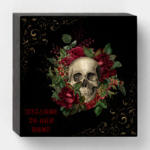Gothische schedel tussen Rozen Welkom thuis