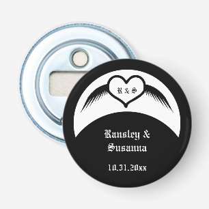 Gotische bruiloft gevleugeld hart Custom Monogramm Button Flesopener