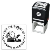 Gotische menselijke schedel Boeken Veer Bibliothee Zelfinktende Stempel (In situ)