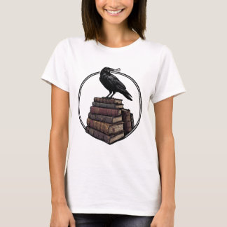 Gotische raaf op vintage boeken Donkere academisch T-shirt