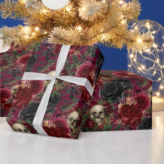 Gotische Schedel en Rozen Rood en Zwart Cadeaupapier (Feestdagen)