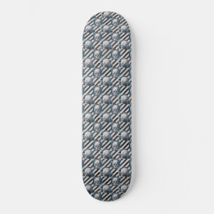 Gotische schedels blauwe bloemen skateboard