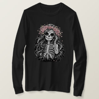 Gotische suiker-schedel meisje met roze bloemenkal t-shirt