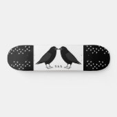 Gotische trouwkus raven met eigen monogram skateboard (Horizontaal)