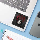 Gotische vrouw sticker (Laptop met iPhone)