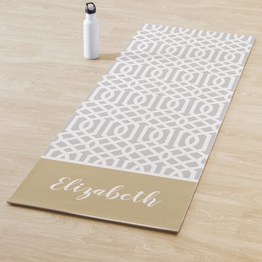 Goud en grijs Trellis Monogram | bewerkbare kleure Yogamat (In situ)