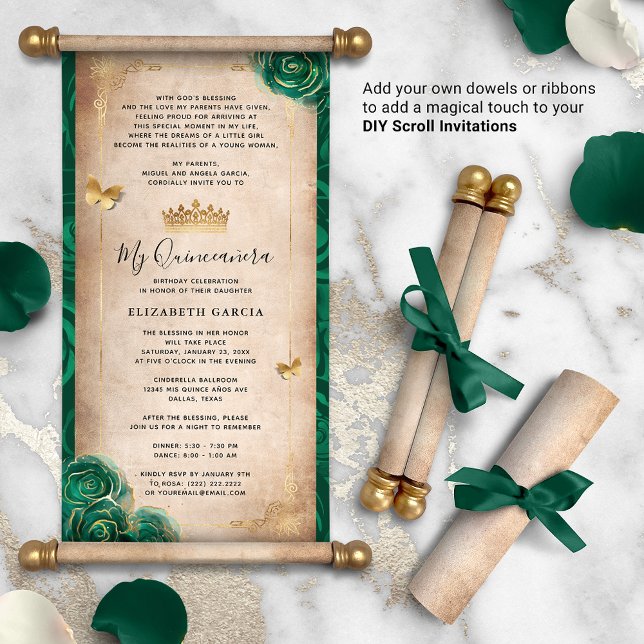 Goud en Groen Quinceanera DIY Scroll Uitnodigingen (DIY scrolls do not come with dowels. Add your own or roll up with a ribbon for a personalized touch!)
