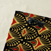 Goud en rood Art Deco-patroon op zwart Strandlaken (In situ)