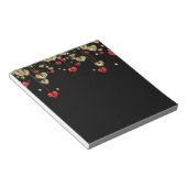 Goud en rood hart op zwarte achtergrond notitieblok (Schuin)