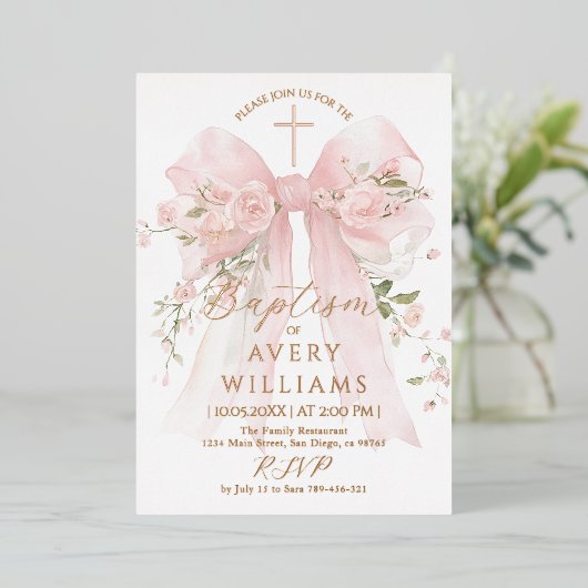 Goud en Roze Bloemen Bow Boy Doop Elegant Folie Uitnodiging (Staand Voorkant)