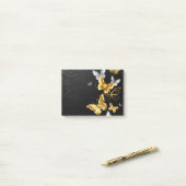 Goud en witte vlinders post-it® notes (Op bureau)