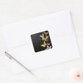 Goud en witte vlinders vierkante sticker (Envelop)