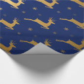 Goud Foil look Reindeer Leaping Cadeaupapier (Hoek)