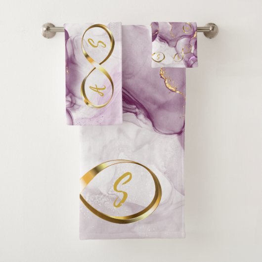 Goud Infinity Initiaal Monogram op paarse en goude Bad Handdoek (Insitu)