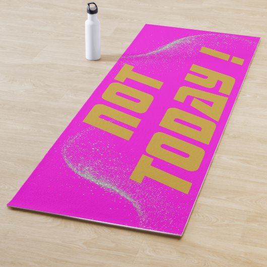 Goud "NIET VANDAAG!" met Silver Glitter op Pink | Yogamat (In situ)
