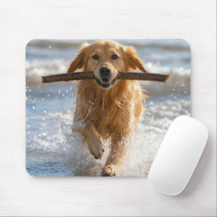Goud Retriever Rent met een Strandstok Muismat