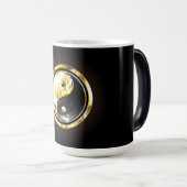 Goud Yin Yang op zwart Magische Mok (Voorkant rechts)