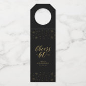 Goud & Zwart Elegant Script Cheers 60e verjaardag Flessenhanger (Voorkant)