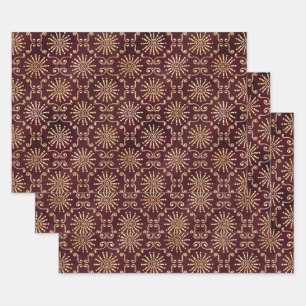 Goudcirkels en wervelingen op donkerrood inpakpapier vel