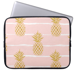 Gouden ananas, Gestreepte Zomerachtergrond. Laptop Sleeve