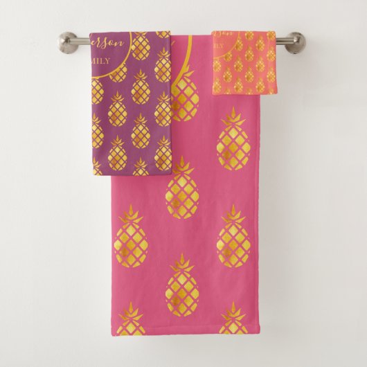 Gouden ananas koraal paarse roze familienaam bad handdoek (Insitu)