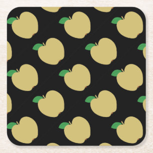 Gouden appel op zwart vierkante kartonnen onderzetter