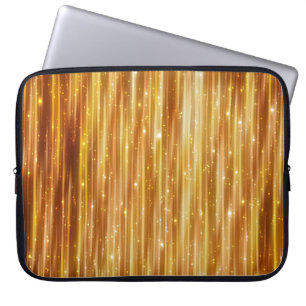 gouden bergen, blauwe gordijnen met steunen en laptop sleeve