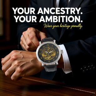 Gouden bizon zwervend onder een maanverlichte berg horloge