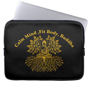 Gouden Boeddha omgeven door Natuur Laptop Sleeve