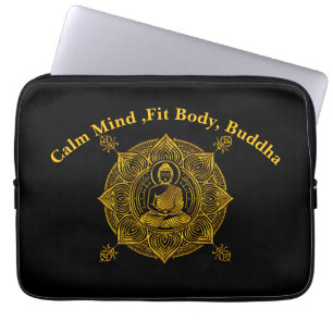 Gouden Boeddha omringd door ingewikkelde patronen Laptop Sleeve