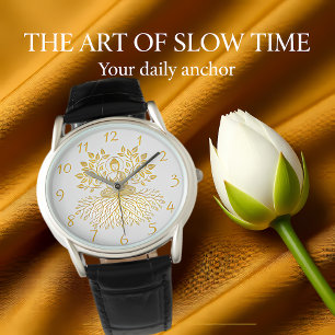 Gouden Boeddha omringd door Natuur. Horloge