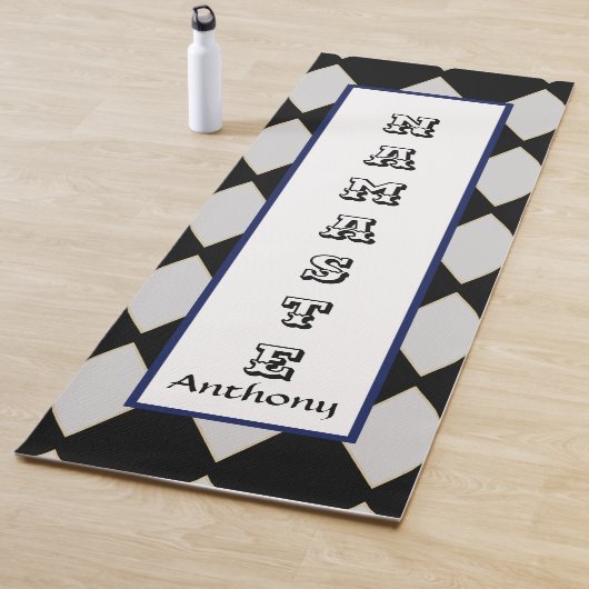 Gouden diamanten NAMASTE typografie monogram Yogamat (In situ)