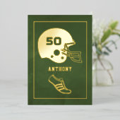 Gouden en groene verjaardag American Football Folie Uitnodiging (Staand Voorkant)
