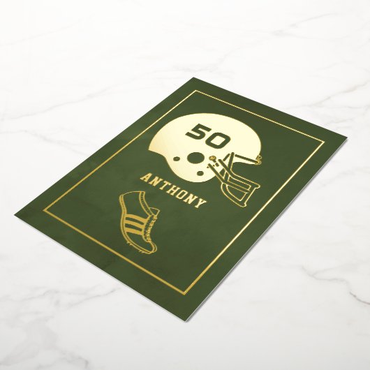 Gouden en groene verjaardag American Football Folie Uitnodiging (Gedraaid)