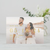 Gouden Folie Bruiloft Uniek Modern Save Our Date Q Folie Uitnodiging (Staand Voorkant)