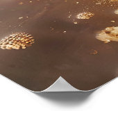 Gouden gloed: Zeeschelp in zonovergoten schuim Poster (Hoek)