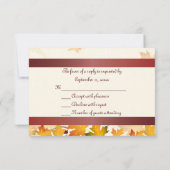 Gouden herfstbladeren met rode bruiloft RSVP (Achterkant)