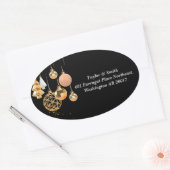 Gouden Kerstdecoraties in zwarte achtergrond Ovale Sticker (Envelop)