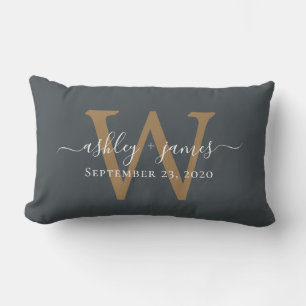 Gouden Monogram Huwelijksdatum Off-Black Kussen