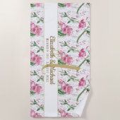 Gouden Monogram Roze Pioenrozen Groene Bladeren Jo Strandlaken (Voorkant)