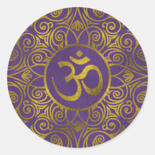 Gouden OM symbool met op pastel paarse Ronde Sticker