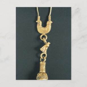 Gouden oorring met daling-vormige tegenhanger in briefkaart